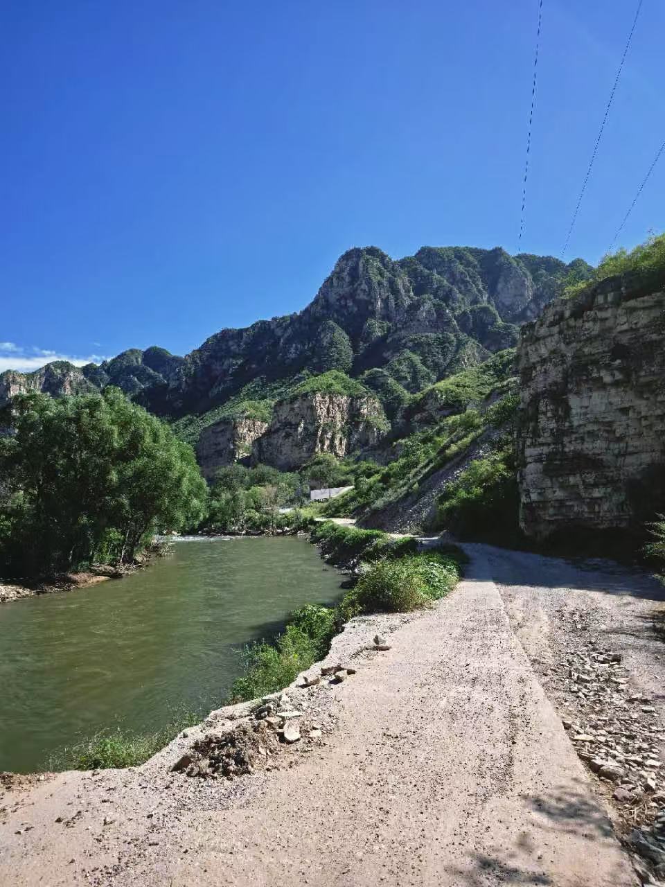 Canyon road above the river